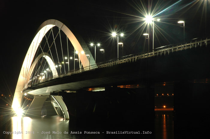 Foto noturna da Ponte JK em Brasília DF - Foto de noite Foto noturna da Ponte JK em Brasília DF - Foto de noite